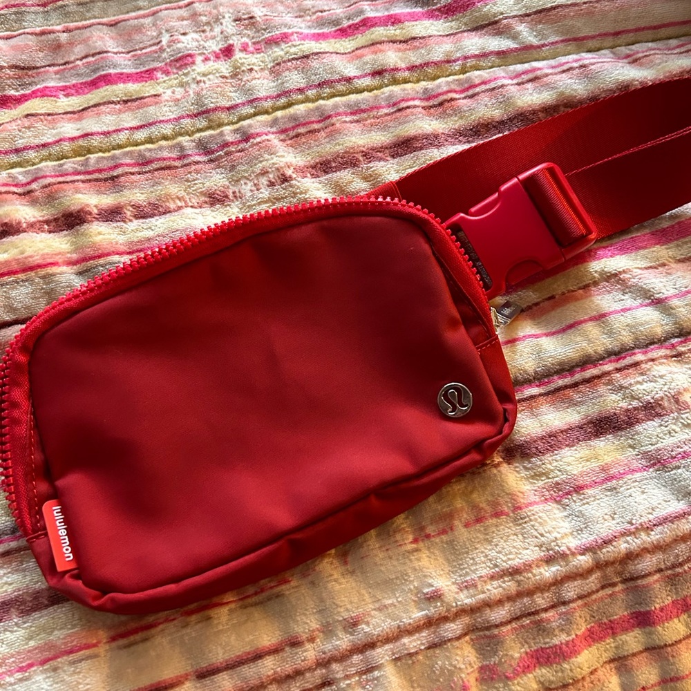Lululemon mini belt bag